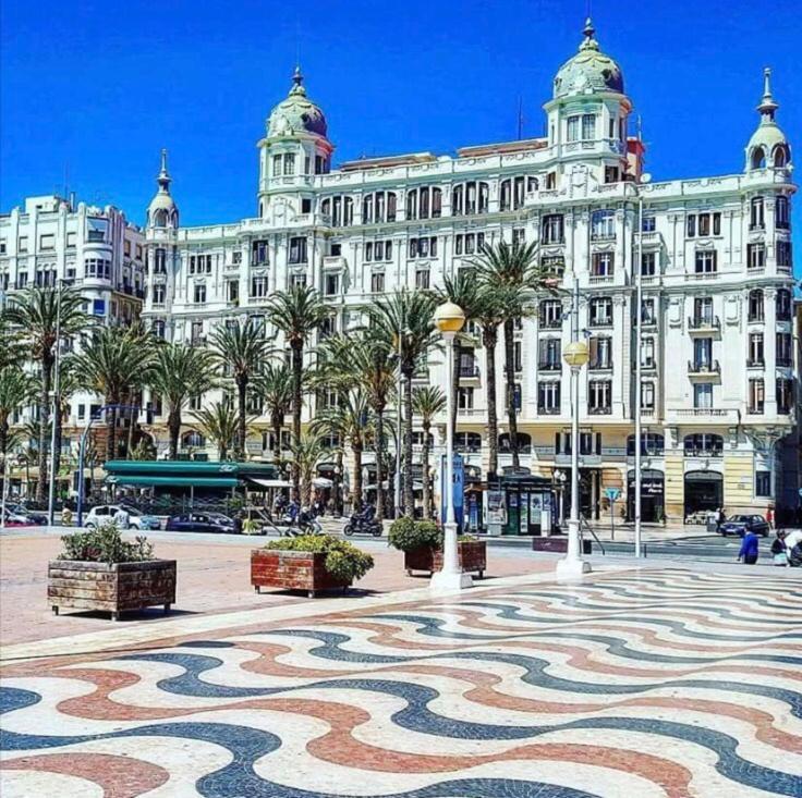 Alicante centre ,Plage et Quartier animé,Wifi Clim Esterno foto